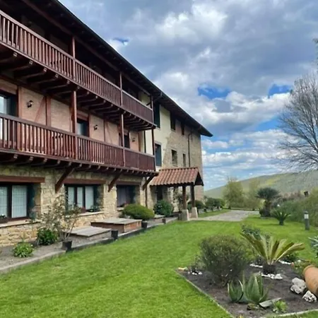 Aparthotel Rural Atxurra 3*
