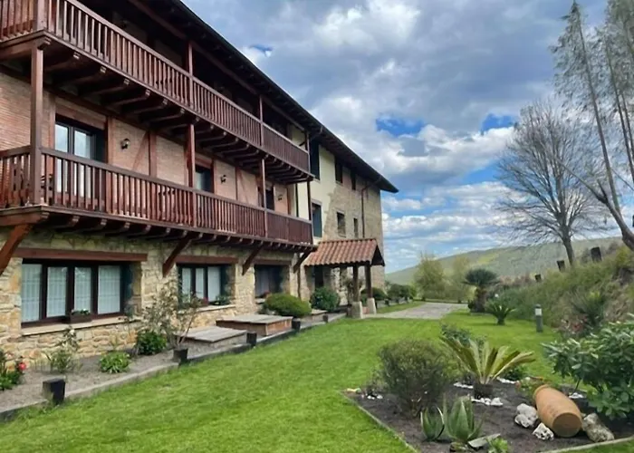 Aparthotel Rural Atxurra 3*