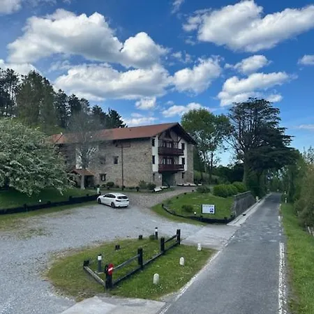 Aparthotel Rural Atxurra 3*